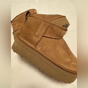 UGG Classic Ultra Mini Platform Boot | Chestnut | Size 8 (Barely worn!)